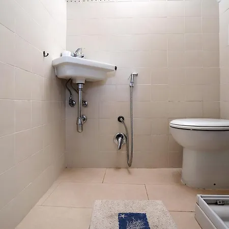 Hemingway's Shelter Дом отдыха Специя